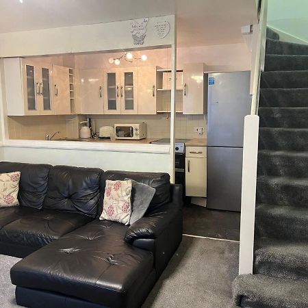 London 1 Bed Cosy House Appartement Norwood Buitenkant foto