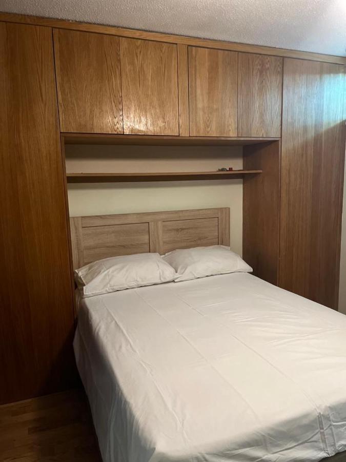 London 1 Bed Cosy House Appartement Norwood Buitenkant foto