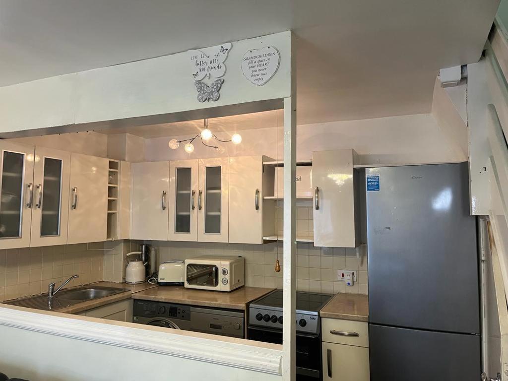 London 1 Bed Cosy House Appartement Norwood Buitenkant foto