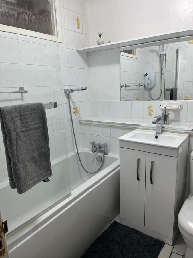 London 1 Bed Cosy House Appartement Norwood Buitenkant foto